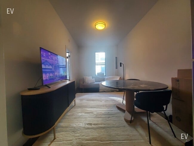 Building Photo - 37 E 65th St