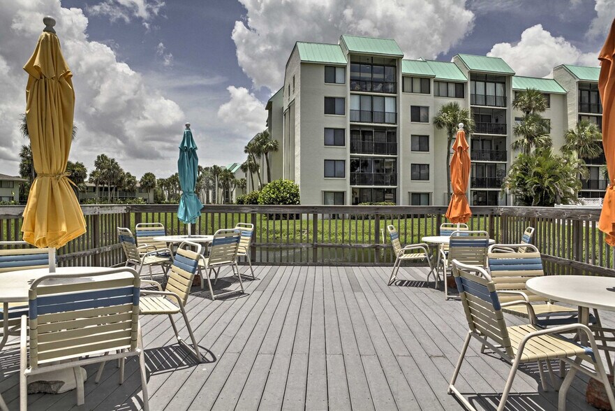 Building Photo - 2400 S Ocean Dr