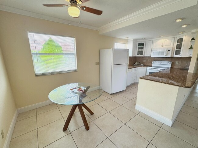 Building Photo - 301 Seville Dr