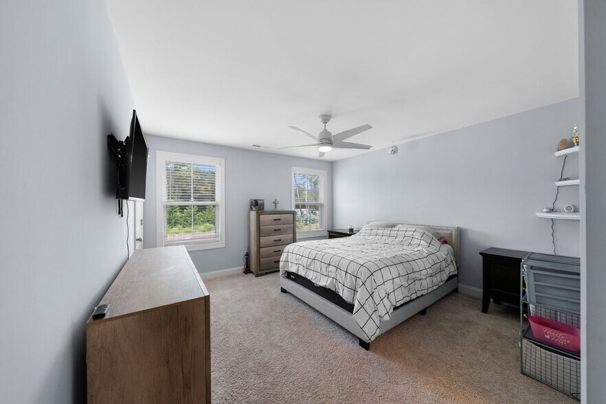 Building Photo - 74 W Weatherbee Wy