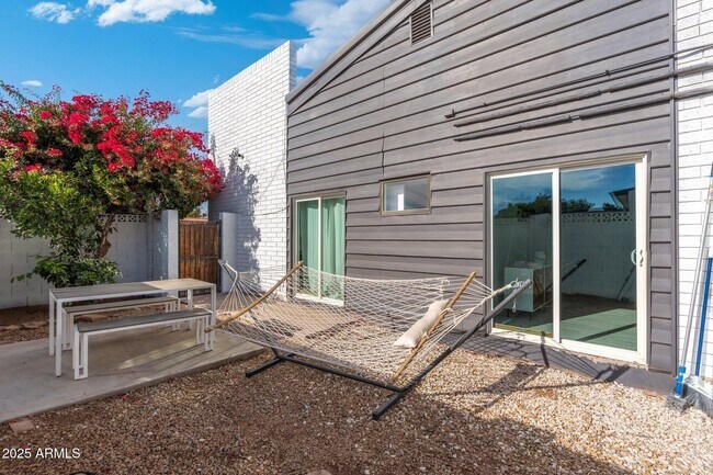 Building Photo - 1759 N Spring Cir