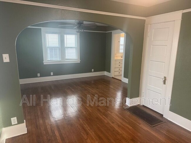 Building Photo - 4116 E 5th St