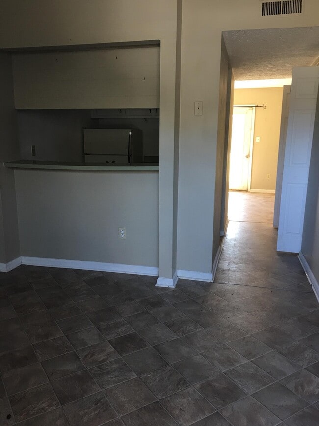 Building Photo - 7042 Bray Rd