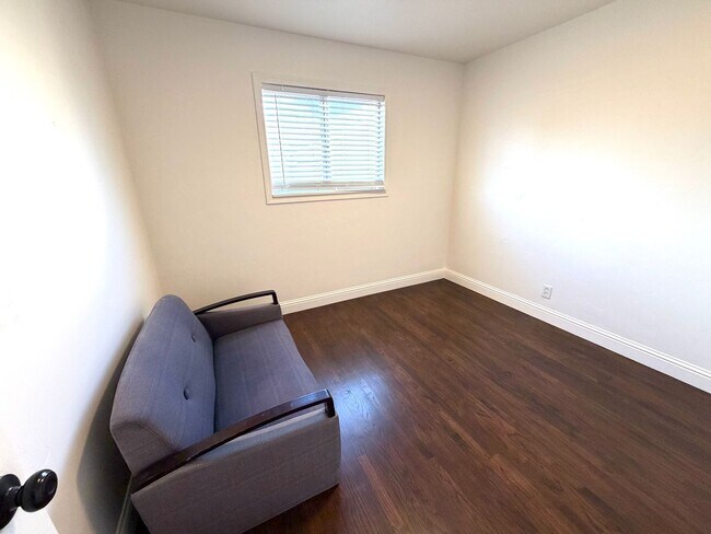 Building Photo - Charming 3-Bed, 1-Bath West Sacramento Home – Updated with Solar!