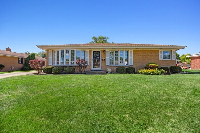 Primary Photo - 1721 W Kim Ave