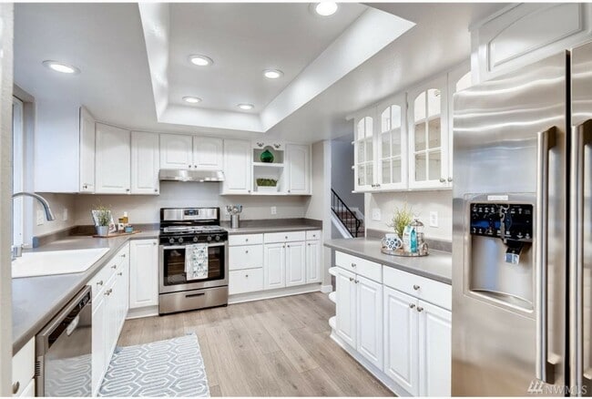 Building Photo - Kirkland Location, Charming 3 Bedroom - 1....