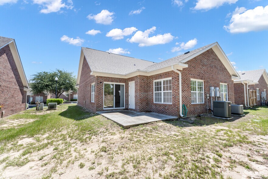 Building Photo - 320 Hibiscus Way