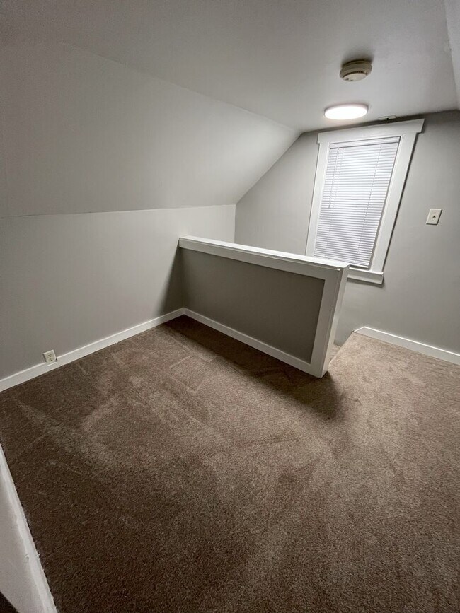 Building Photo - Charming 3-Bed, 1-Bath Single-Family Home ...