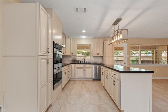Building Photo - 4906 Green Willow Ln