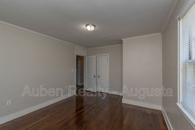 Building Photo - 2207 Montclair St