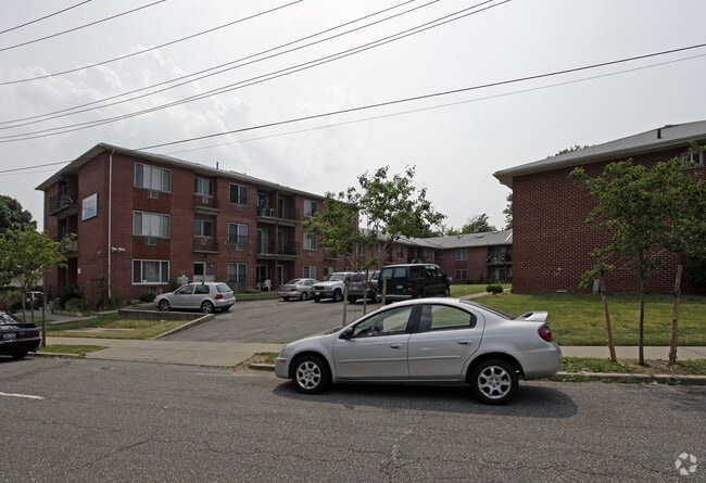Building Photo - Peakmont Apartments