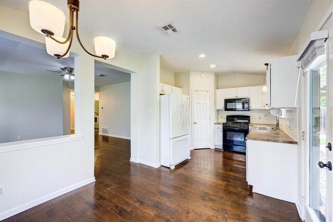 Building Photo - 12017 Buzz Schneider Ln