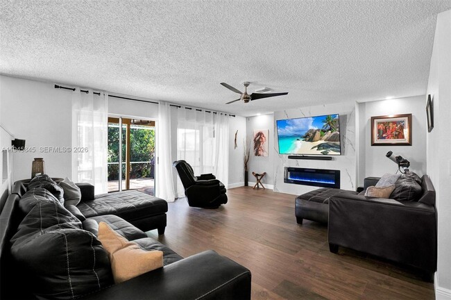 Building Photo - 18071 Clear Brook Cir