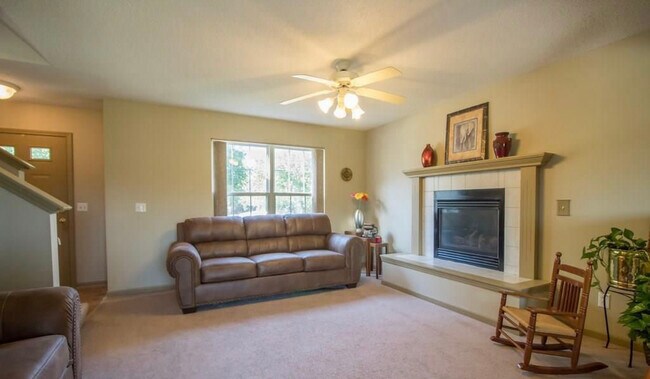 Building Photo - 101 Pine Ridge Plz