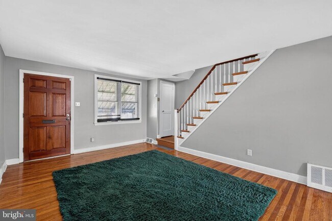 Building Photo - 351 W 22nd St