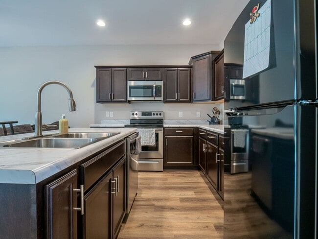 Building Photo - 355 S Stingray Ln