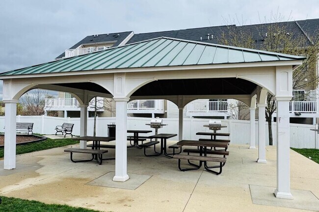 Building Photo - 7980 Blue Stream Dr