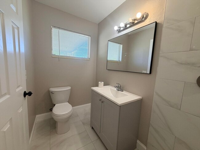 Building Photo - 6036 Westover Rd