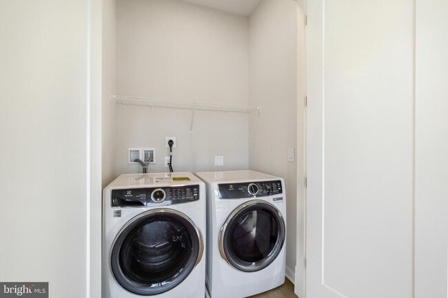 Building Photo - 23651 Havelock Walk Ter