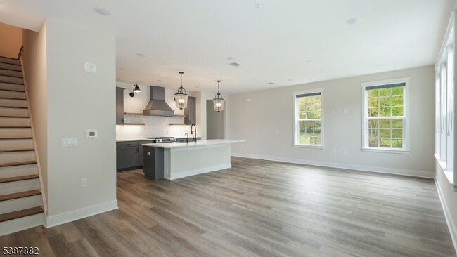 Building Photo - 113 Iris Ct