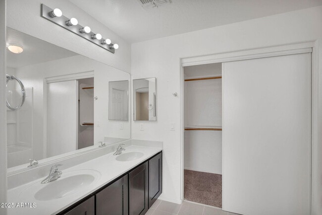 Building Photo - 31362 N Blackfoot Dr