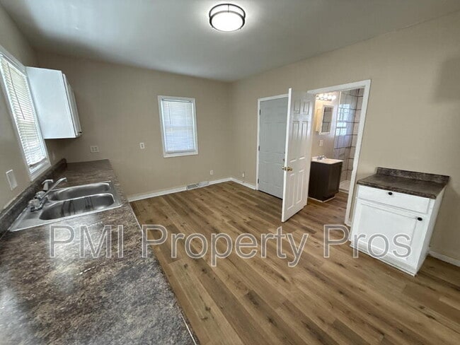 Building Photo - 2945 N 23rd St