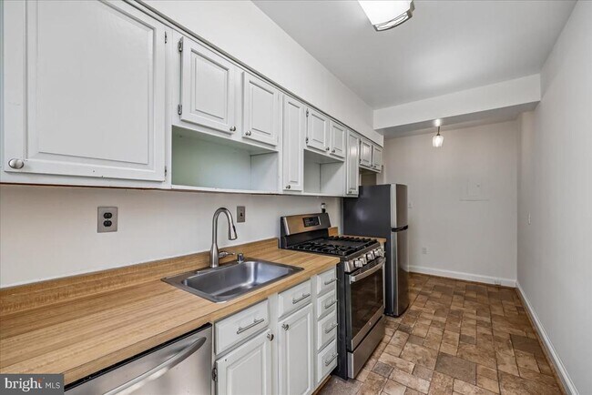 Building Photo - 4481 MacArthur Blvd NW