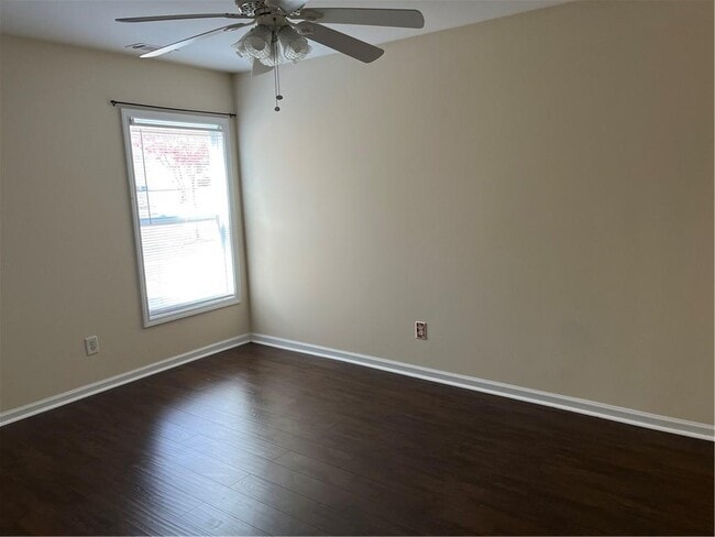 Building Photo - 2279 White Alder Dr NE