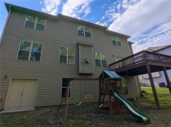Building Photo - 4635 Belcrest Way