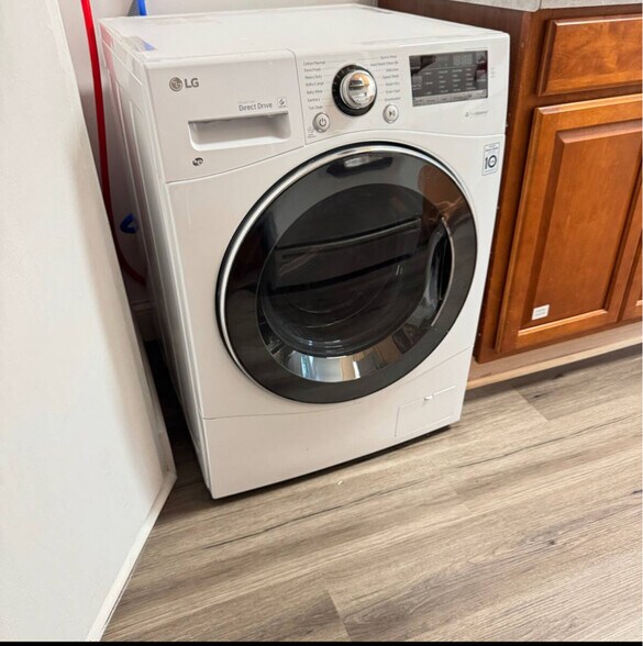 Building Photo - 441 Manor Pl NW