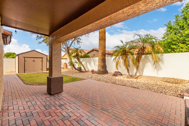 Building Photo - 9150 W Grovers Ave