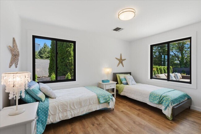 Building Photo - 3Bd/2Ba Bellevue Home