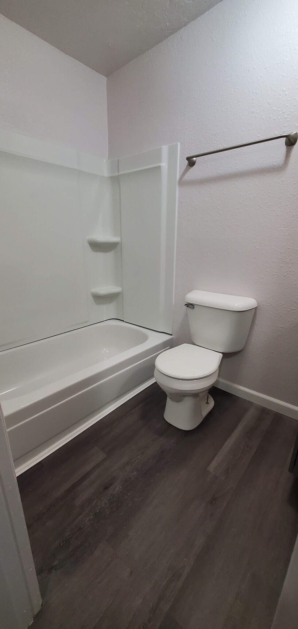bathroom - 913 N Greenwood St #D
