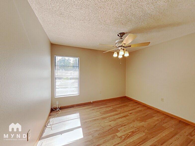 Building Photo - 2024 Sheffield Ct