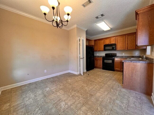Building Photo - Welcome to The Enclave at Oak Crest!