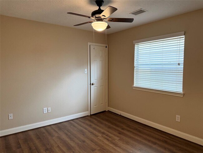 Building Photo - 18421 Sunrise Oaks Ct