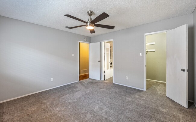 Building Photo - 1153 Brookswood Ave