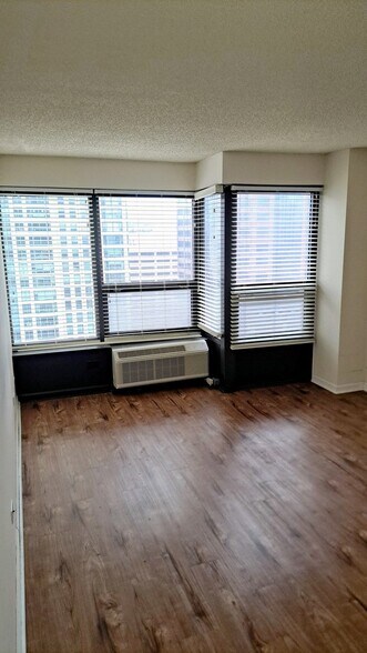 Building Photo - 30 E Huron St