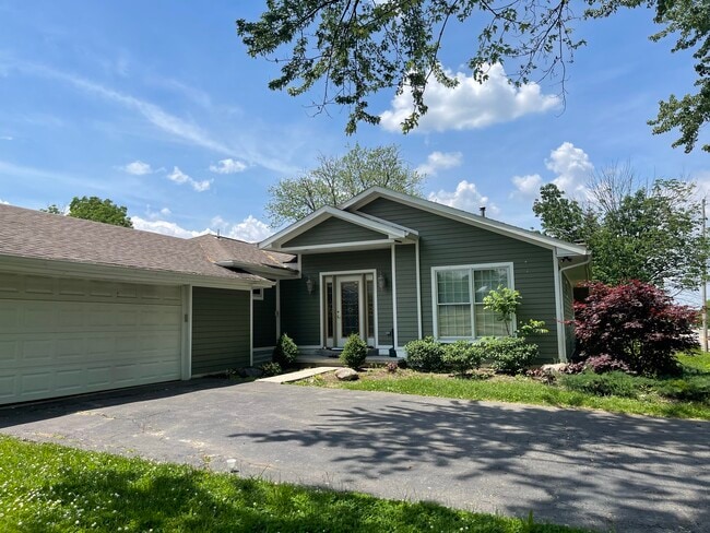 Primary Photo - 1198 W. Social Row Rd.