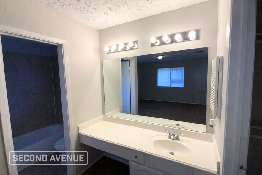 Building Photo - 15907 Wingdale Dr