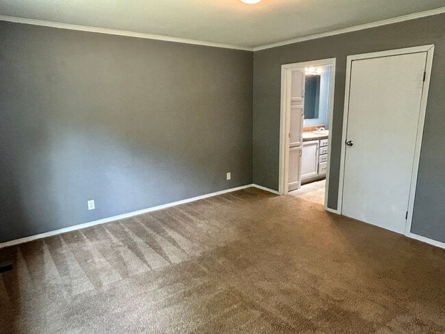 Building Photo - Spacious 4 Bedroom Home with Basement, Clo...