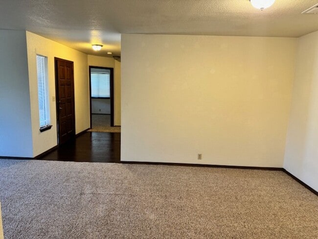 Building Photo - Home with bonus room and 2 car garage