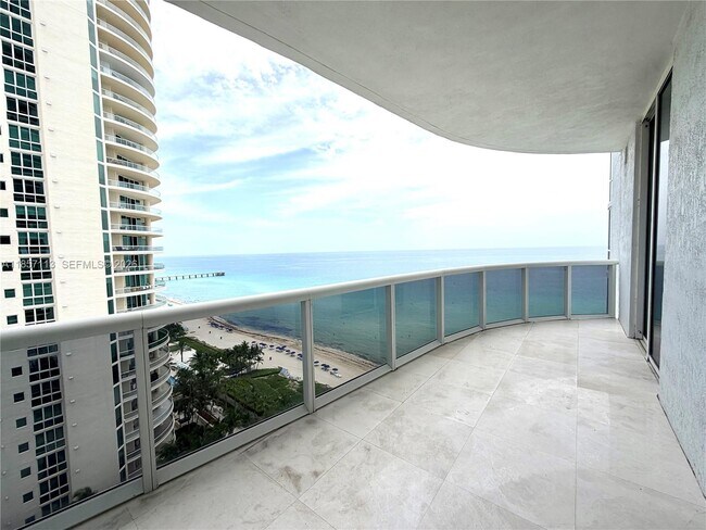 Building Photo - 16001 Collins Ave