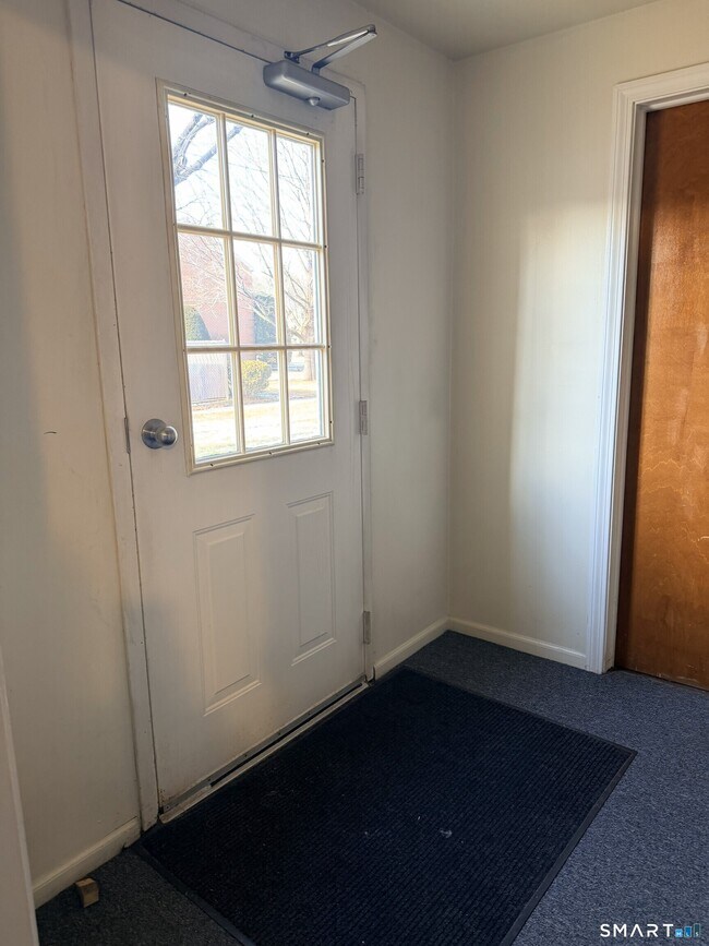 Building Photo - 5 Grandview Dr