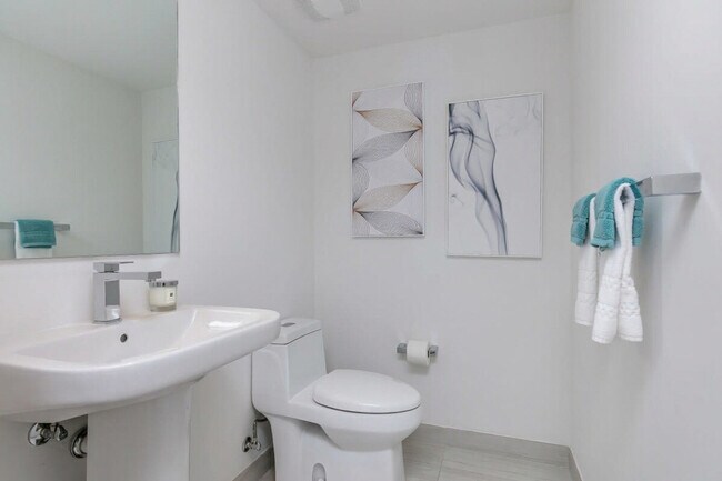 Building Photo - 4010 S Ocean Dr