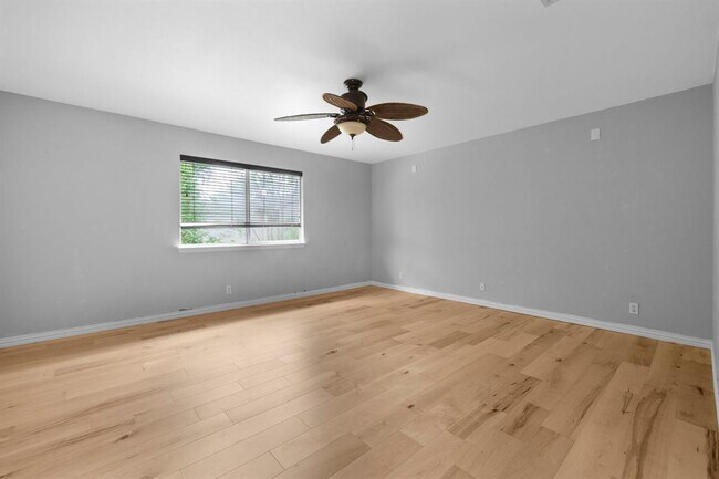 Building Photo - 2303 El Sol Dr