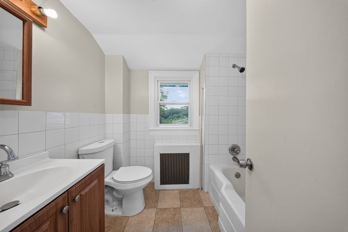 Building Photo - 53 Mohican Ave