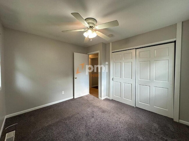 Building Photo - 380 Lahonda Dr