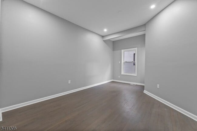 Building Photo - 467-469 Summer Avenue Unit 1