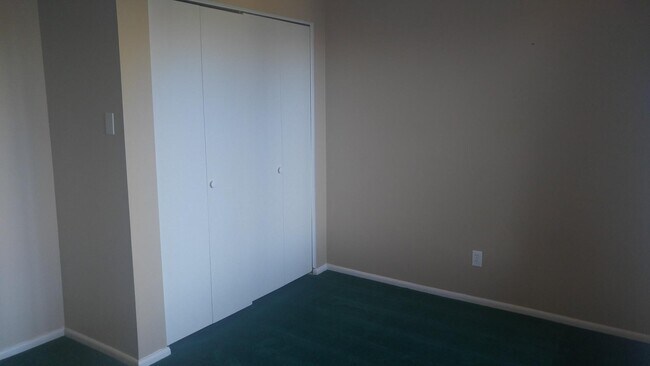 Building Photo - 1545 Montezuma Cir